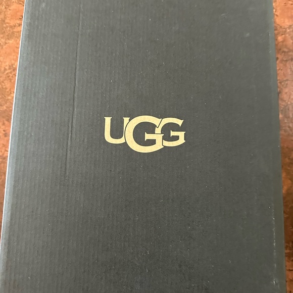 UGG men's classic mini 100% authentic with box size 9 Like New - Picture 10 of 13